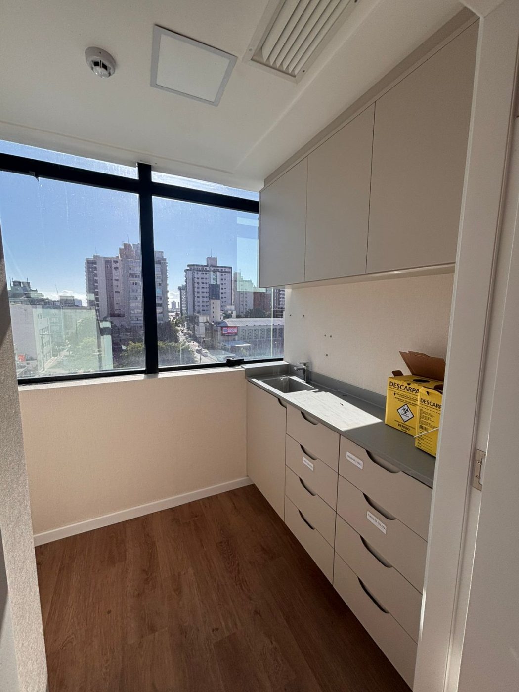 Sala comercial para Locação Anual no bairro Centro em Itajaí