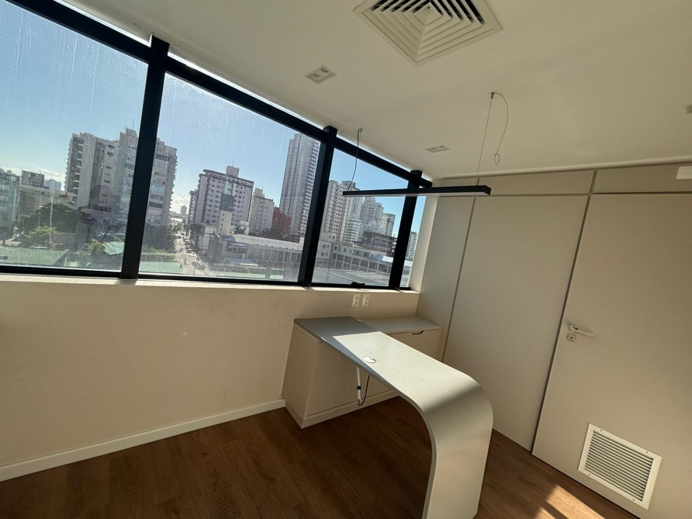 Sala comercial para Locação Anual no bairro Centro em Itajaí